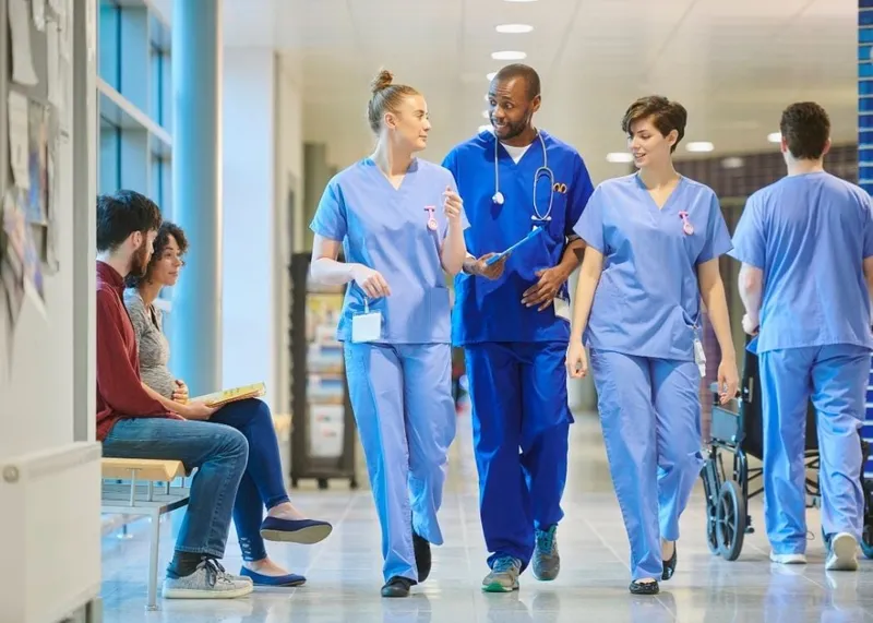 Coordinator helping a patient at an international desk inside an Istanbul hospital