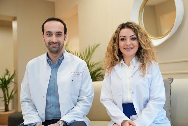 Plastic surgeon Dr. Burak Pasinlioğlu and dermatologist Assoc. Prof. Dr. Ezgi Özkur of TrustMed Clinic